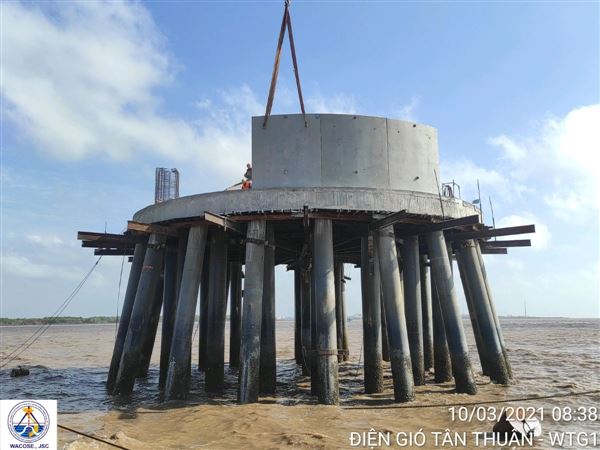 Trụ điện gió Tân Thuận